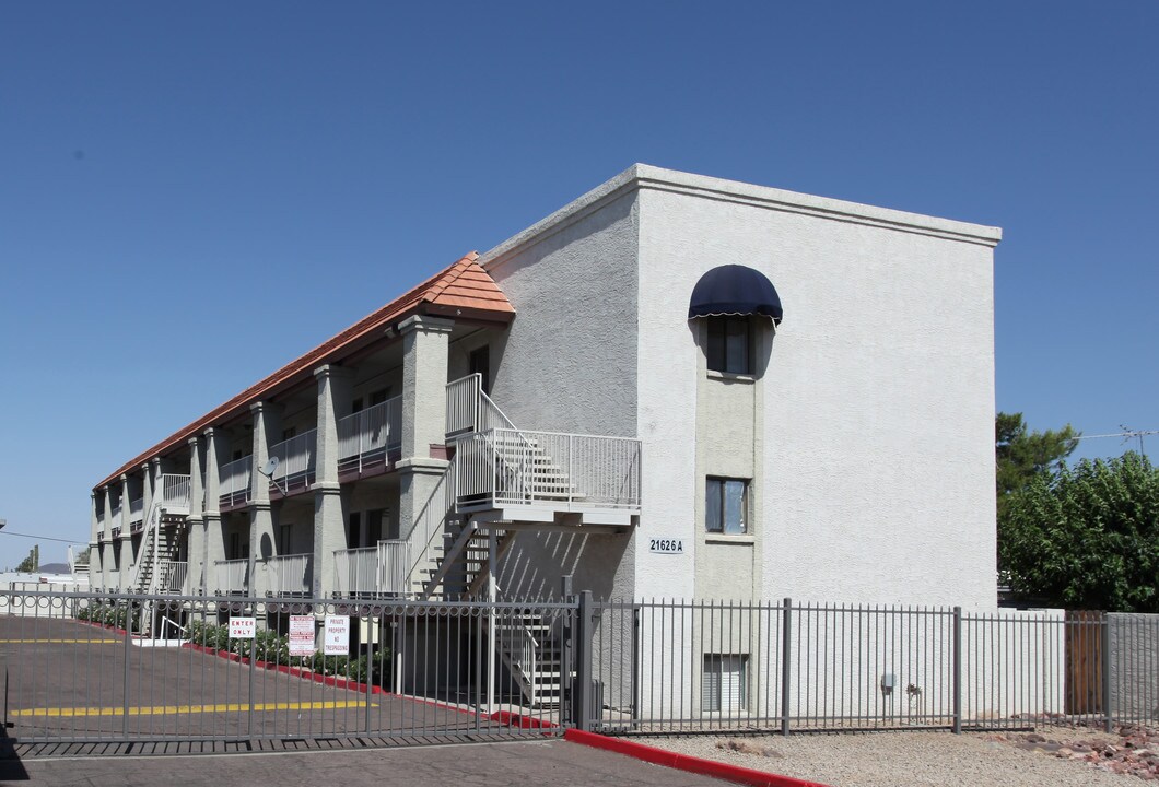 Hacienda Apartments in Phoenix, AZ - Building Photo