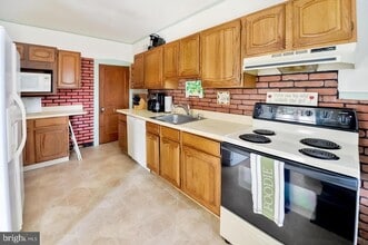 128 Oak St in Audubon, NJ - Building Photo - Building Photo