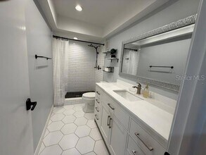 4453 Vieux Carre Cir in Tampa, FL - Foto de edificio - Building Photo