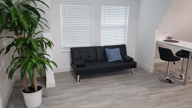 4265 Parnell Rd, Unit Apartment #1 in Marietta, GA - Foto de edificio - Building Photo