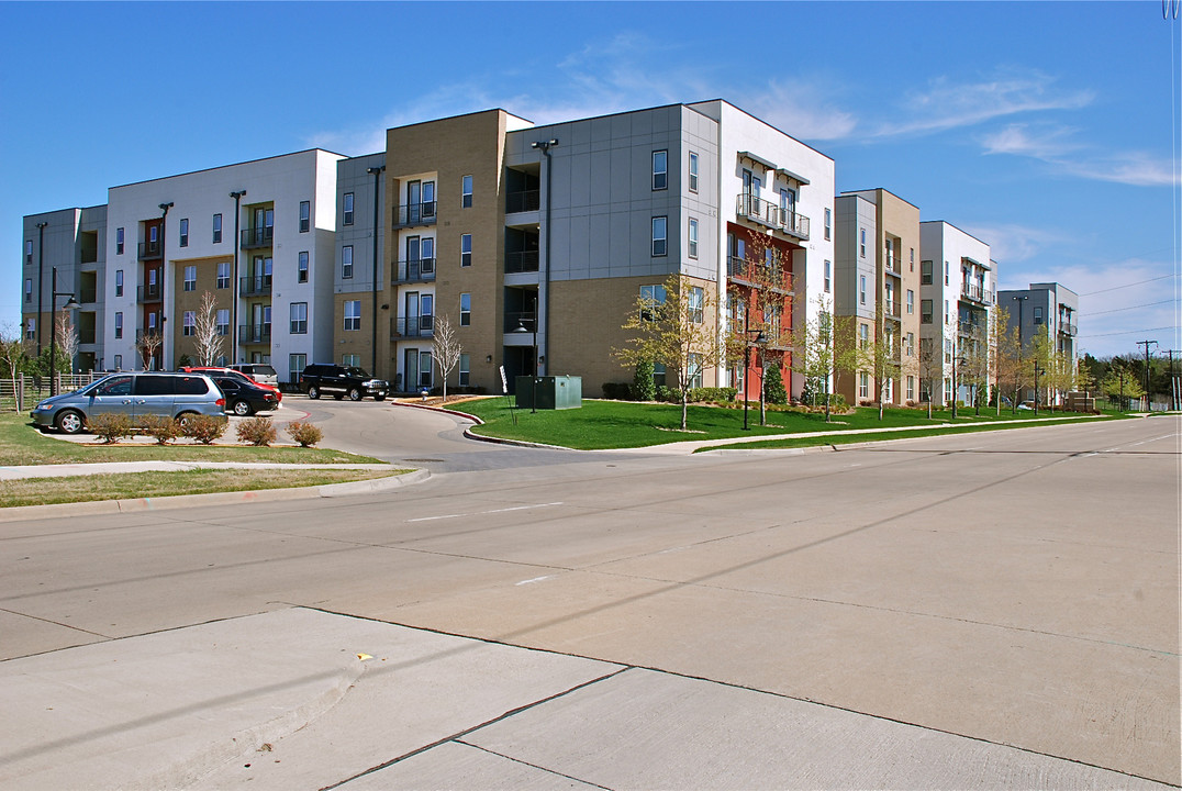 B Taylors Farm in Dallas, TX - Foto de edificio