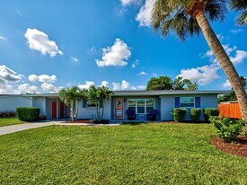 220 Glen Oak Rd in Venice, FL - Building Photo