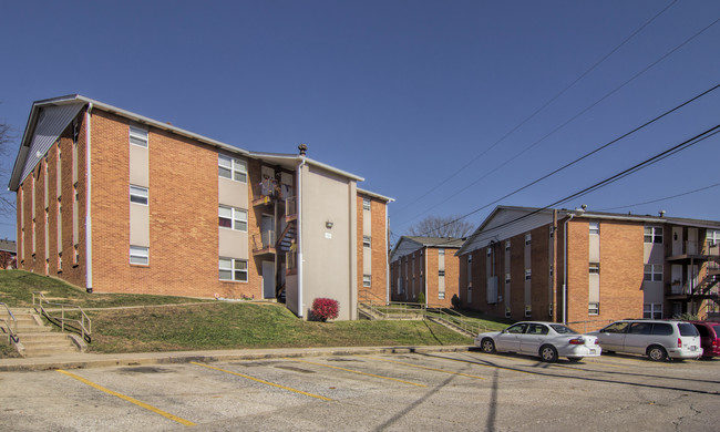 Hillcrest Apartments in Ashland, KY - Building Photo - Building Photo