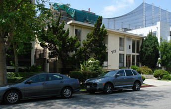 715 S Harvard Blvd in Los Angeles, CA - Building Photo - Building Photo