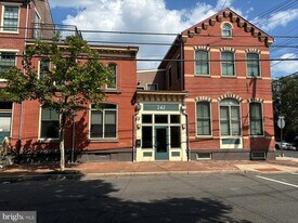 242 Centre St, Unit 410 in Trenton, NJ - Building Photo