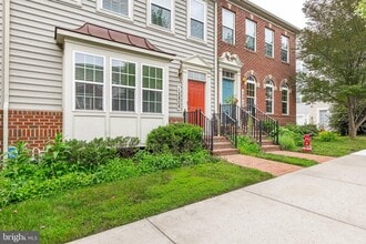 12808 Gate Rail Rd in Clarksburg, MD - Building Photo - Building Photo