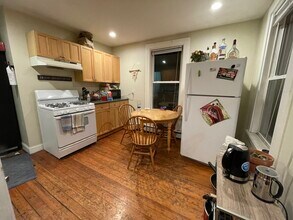 63 Pleasant St, Unit 64-2 in Cambridge, MA - Building Photo - Building Photo
