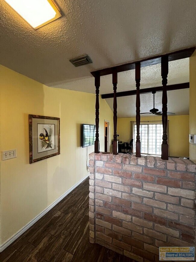 603 Continental Dr in Brownsville, TX - Foto de edificio - Building Photo