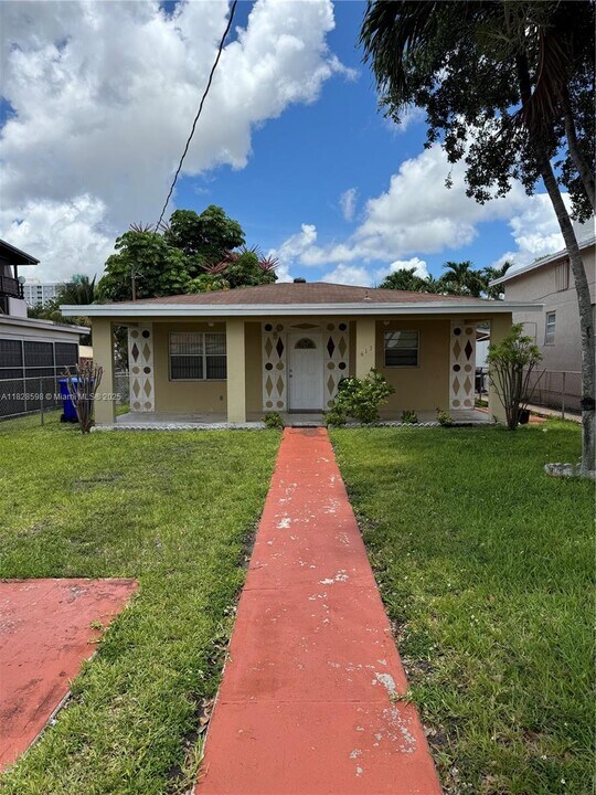613 NW 58th Ave in Miami, FL - Foto de edificio