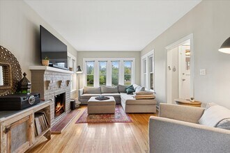929 Green Bay Rd in Wilmette, IL - Building Photo - Building Photo