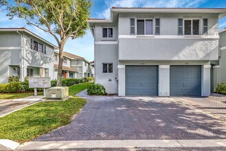 1923 Alamanda Way in Riviera Beach, FL - Building Photo - Building Photo