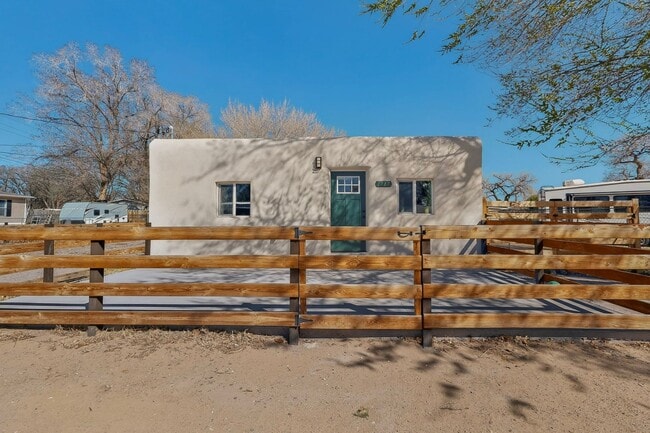 1717 Gonzales Rd SW in Albuquerque, NM - Building Photo - Building Photo