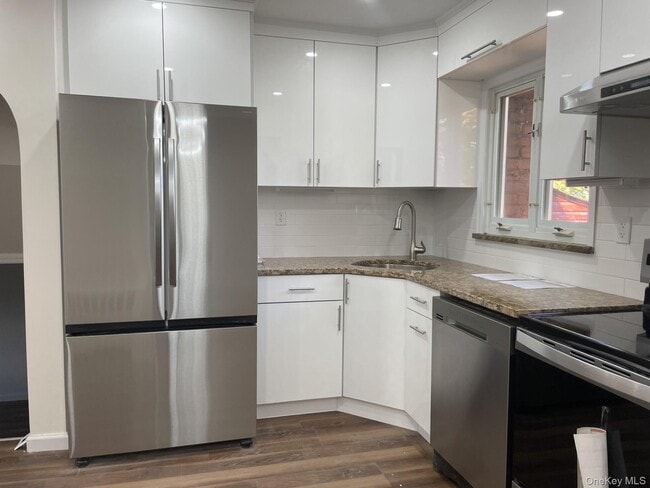 7 Frederick Dr in Plainview, NY - Building Photo - Building Photo