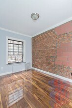 221 E 11th St in New York, NY - Building Photo - Building Photo