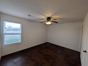 1332 N Curtis Ct in Wichita, KS - Building Photo - Building Photo