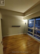 35-435 Hayden St in Toronto, ON - Building Photo - Building Photo