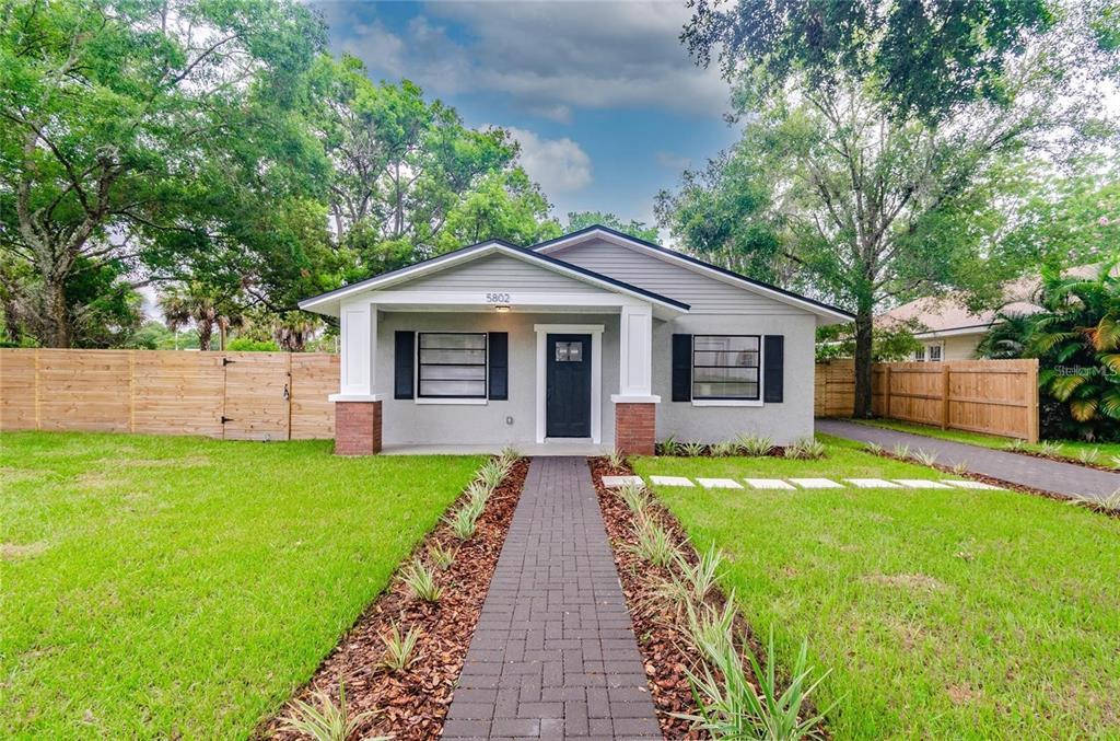5802 N Suwanee Ave in Tampa, FL - Foto de edificio