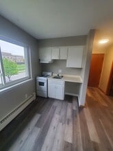 327 Arlington St in Waukesha, WI - Foto de edificio - Interior Photo