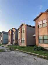 2501 W Slaughter Ln in Austin, TX - Building Photo - Building Photo