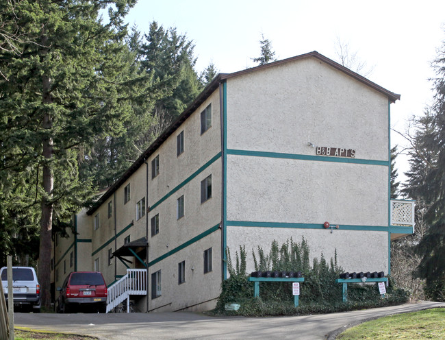 B & B Apartments in Redmond, WA - Foto de edificio - Building Photo