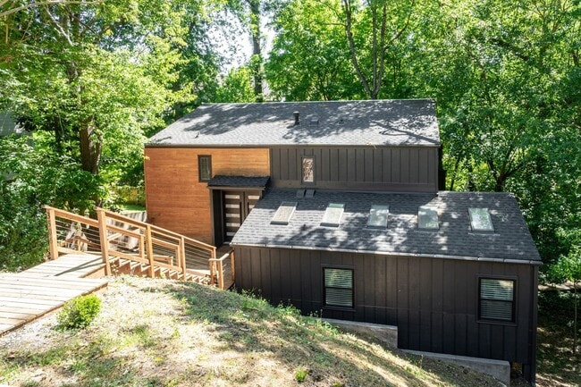 property at 3506 Bellevue Rd