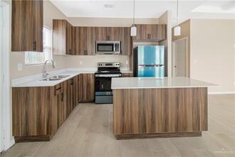 3005 W Driftwood St in Edinburg, TX - Foto de edificio - Building Photo