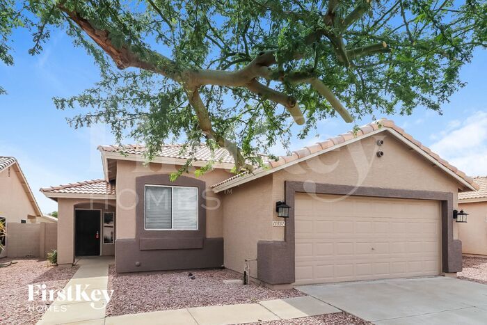 15357 W Port Royale Ln in Surprise, AZ - Building Photo