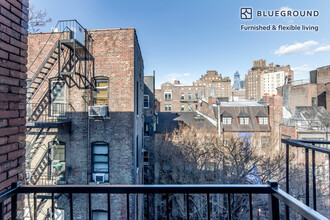 95 Perry St in New York, NY - Building Photo - Building Photo