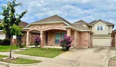 2639 Blackstone Dr in Grand Prairie, TX - Foto de edificio - Building Photo