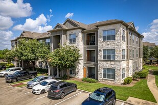 The Retreat at Stafford in Stafford, TX - Building Photo