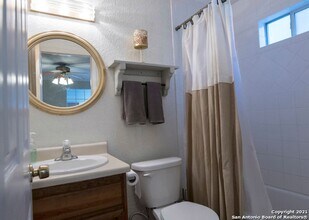 1746 Schley Ave in San Antonio, TX - Foto de edificio - Building Photo