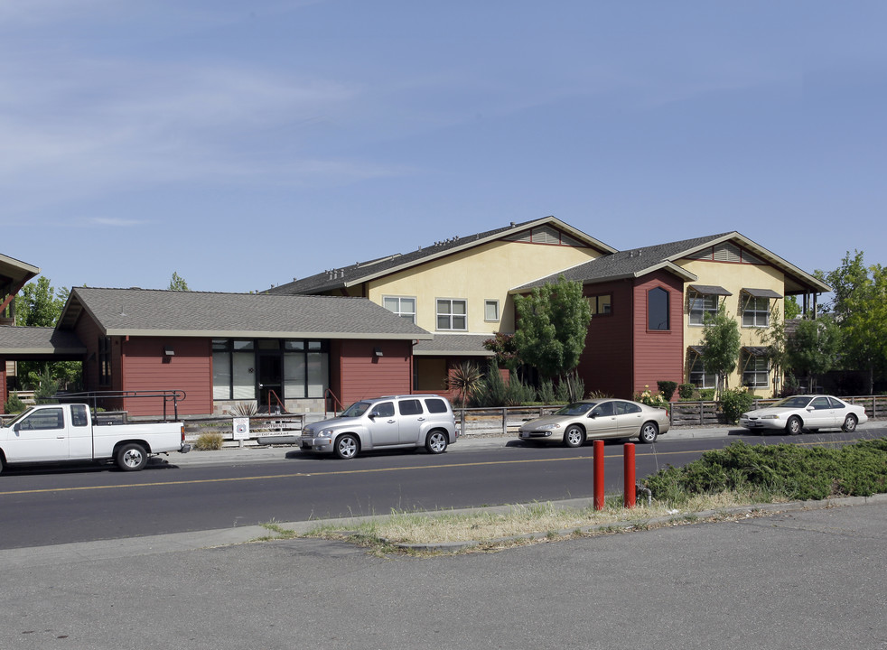 Laurel Gardens in Fairfield, CA - Building Photo