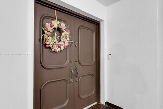 13951 Kendale Lakes Cir in Miami, FL - Building Photo - Building Photo