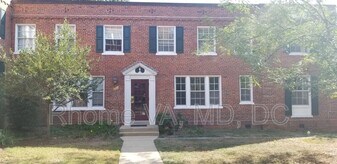 1805 Key Blvd in Arlington, VA - Building Photo