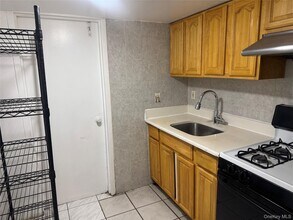 32-11 69th St in Queens, NY - Building Photo - Building Photo