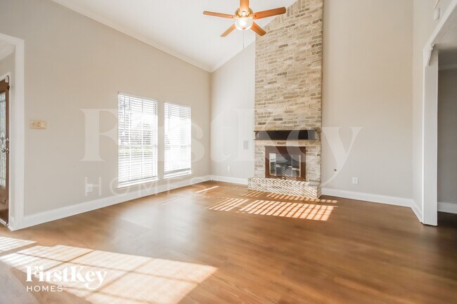 547 Shealy St in Webster, TX - Building Photo - Building Photo