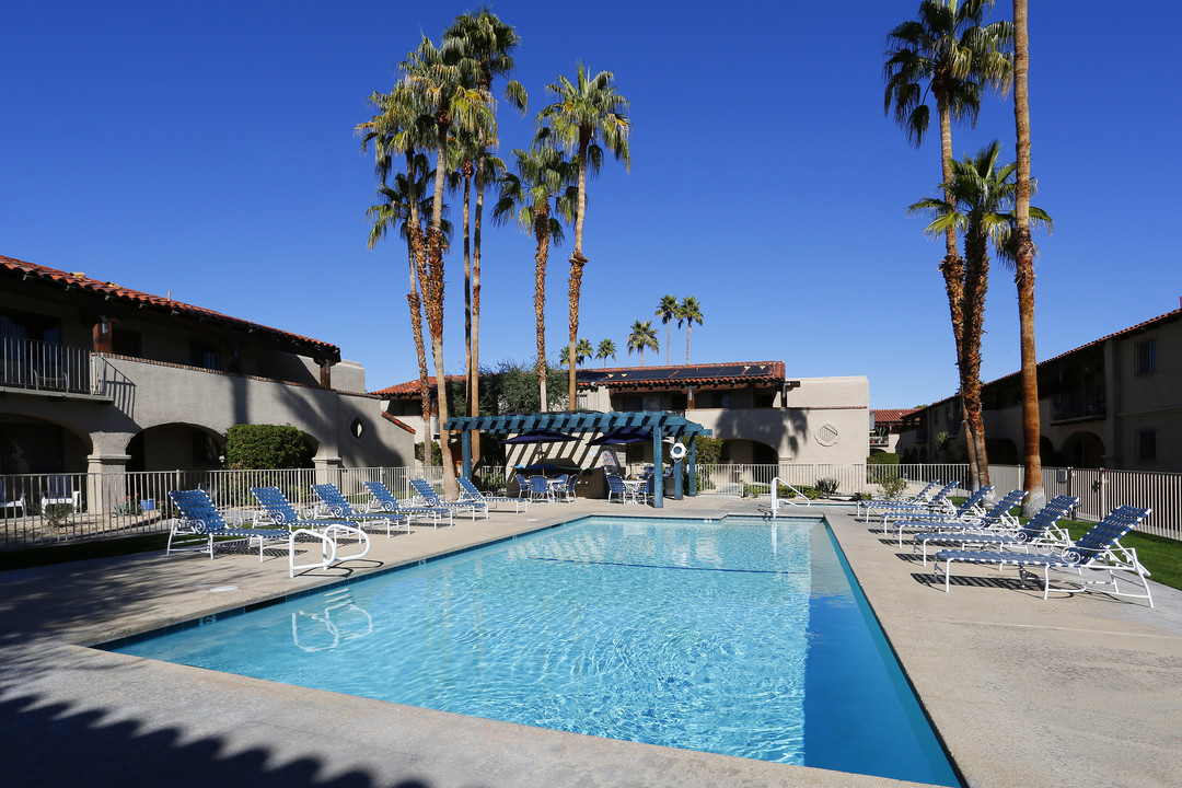 San Jacinto Racquet Club in Palm Springs, CA - Foto de edificio