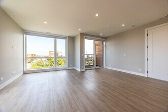 2355 W Flournoy St-Unit -302 in Chicago, IL - Foto de edificio - Building Photo