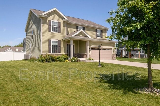 W242N5663 Simona Dr in Sussex, WI - Building Photo - Building Photo