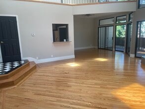 735 Esther Ln in Redwood City, CA - Foto de edificio - Building Photo