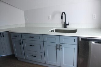 76 Park St, Unit 3 in North Attleboro, MA - Foto de edificio - Building Photo