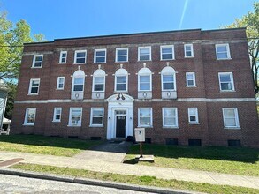 341 Franklin St in Mount Airy, NC - Foto de edificio - Building Photo