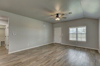 642 Juniper St in Washington, OK - Building Photo - Building Photo