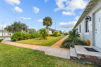 402 57th St in West Palm Beach, FL - Building Photo - Building Photo