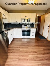 2415 Upland Ln N in Plymouth, MN - Foto de edificio - Building Photo