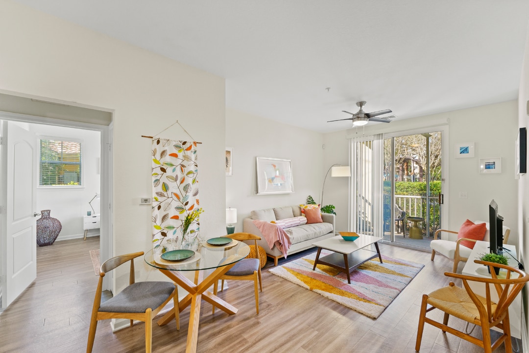 Welcome to Carlyle at Bartram Park! in Jacksonville, FL - Foto de edificio