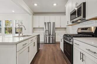 6105 Shade Tree Ln in Morrisville, NC - Building Photo - Building Photo