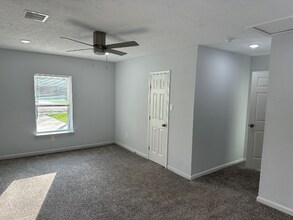 215 Birch St in Lake Jackson, TX - Building Photo - Building Photo