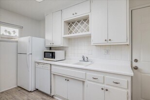 74774 Leslie Ave in Palm Desert, CA - Building Photo