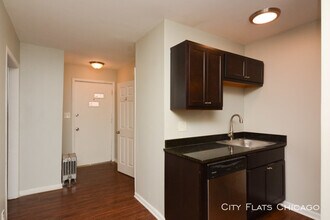 2827 N Central Park Ave-Unit -Unit 2F in Chicago, IL - Building Photo - Building Photo